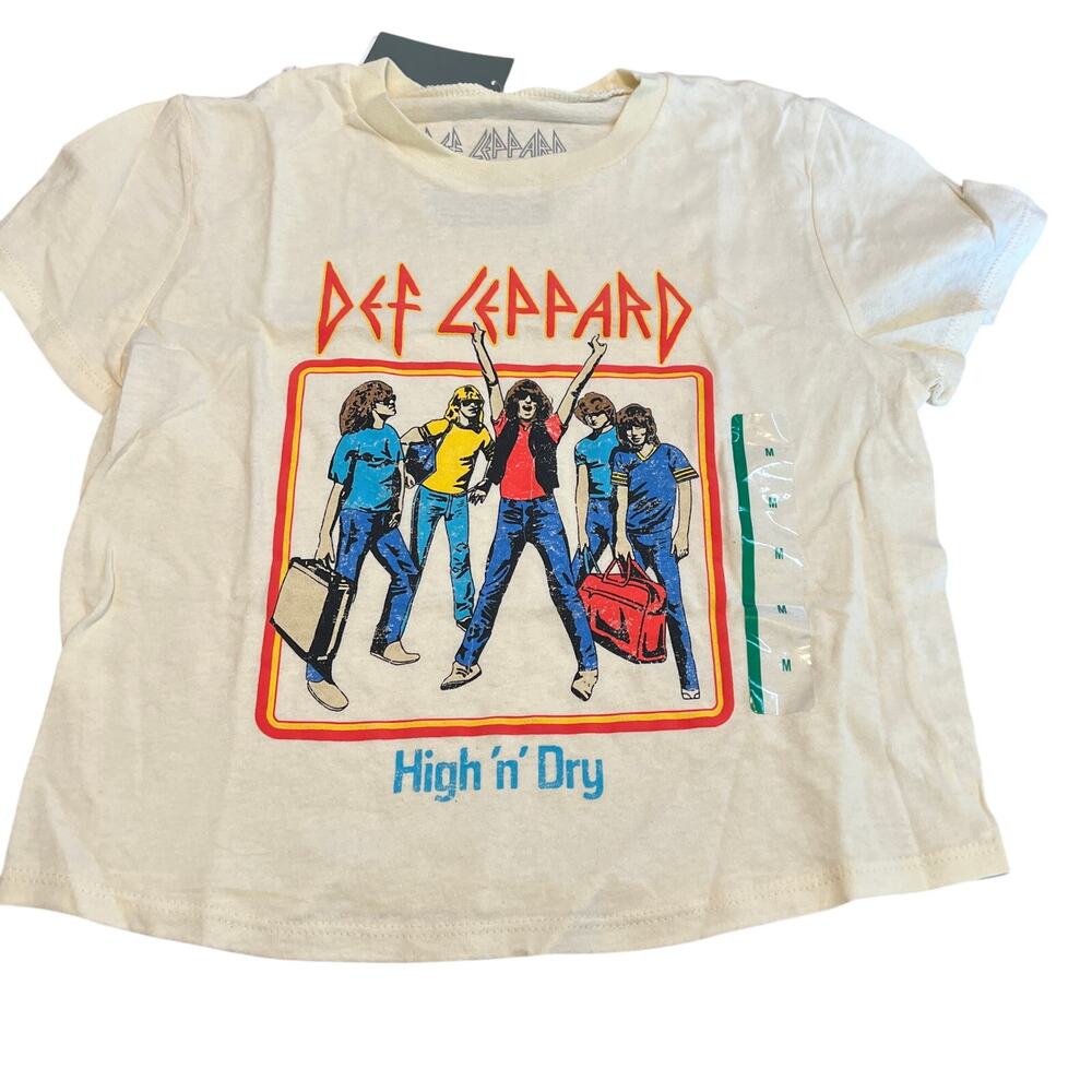 Women's Beige Short Sleeve Def Leppard Graphic T-Shirt - Size Medium - NWT